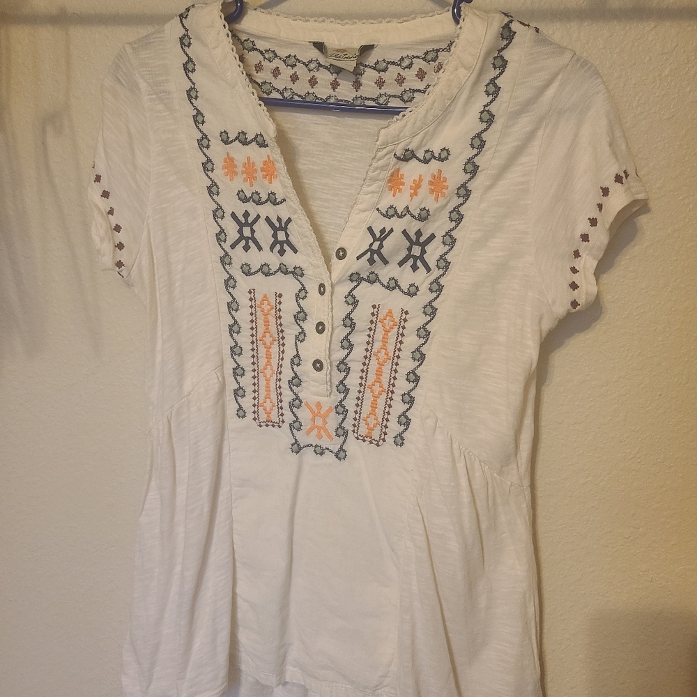 Chic White Embroidered Boho Blouse